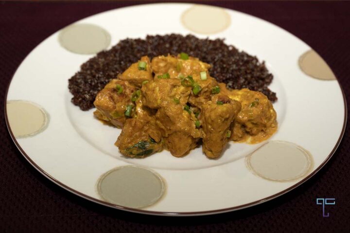 Crunchy and spicy tofu in a creamy coconut sauce